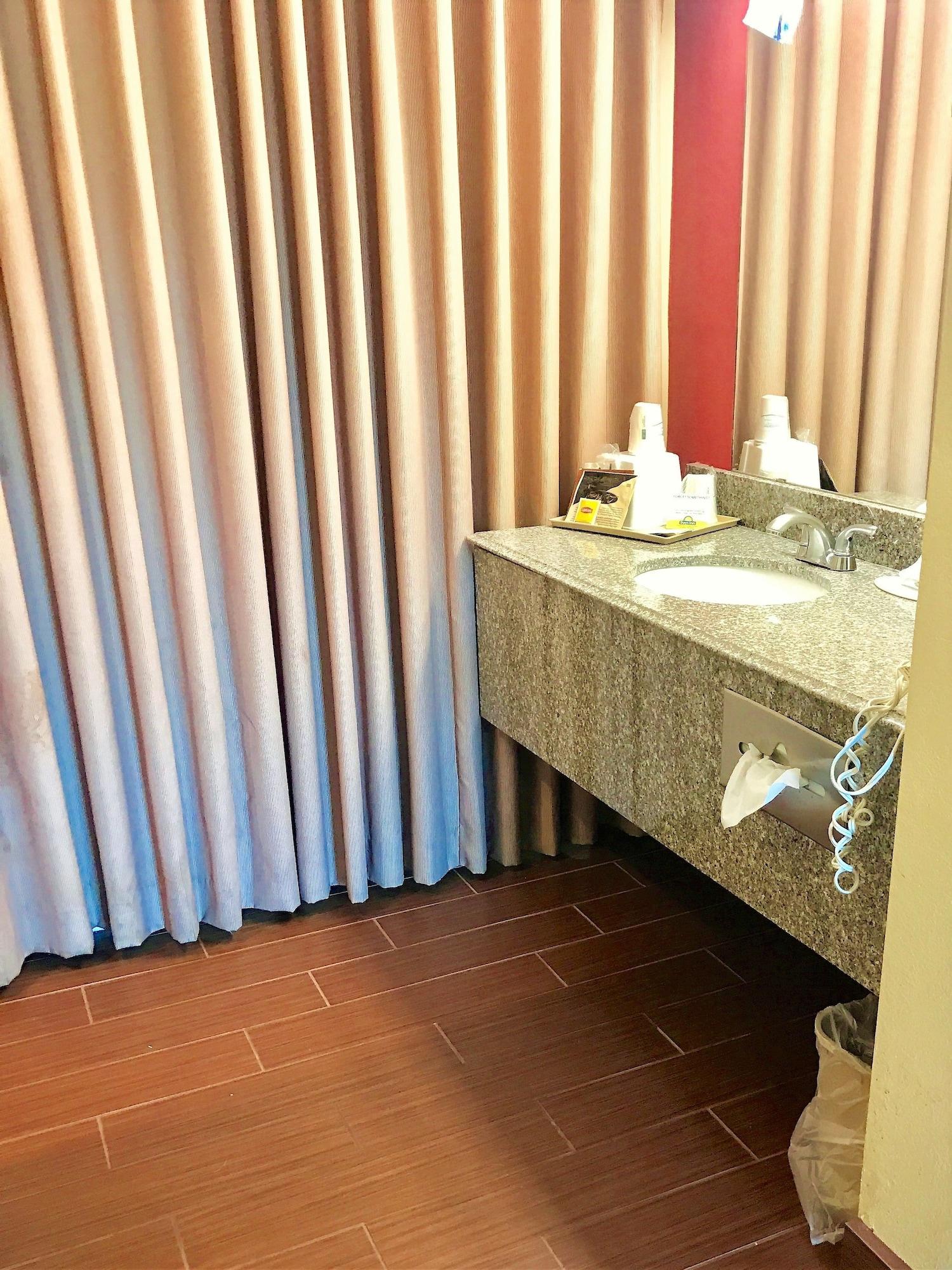 Days By Wyndham East Hotel 2*